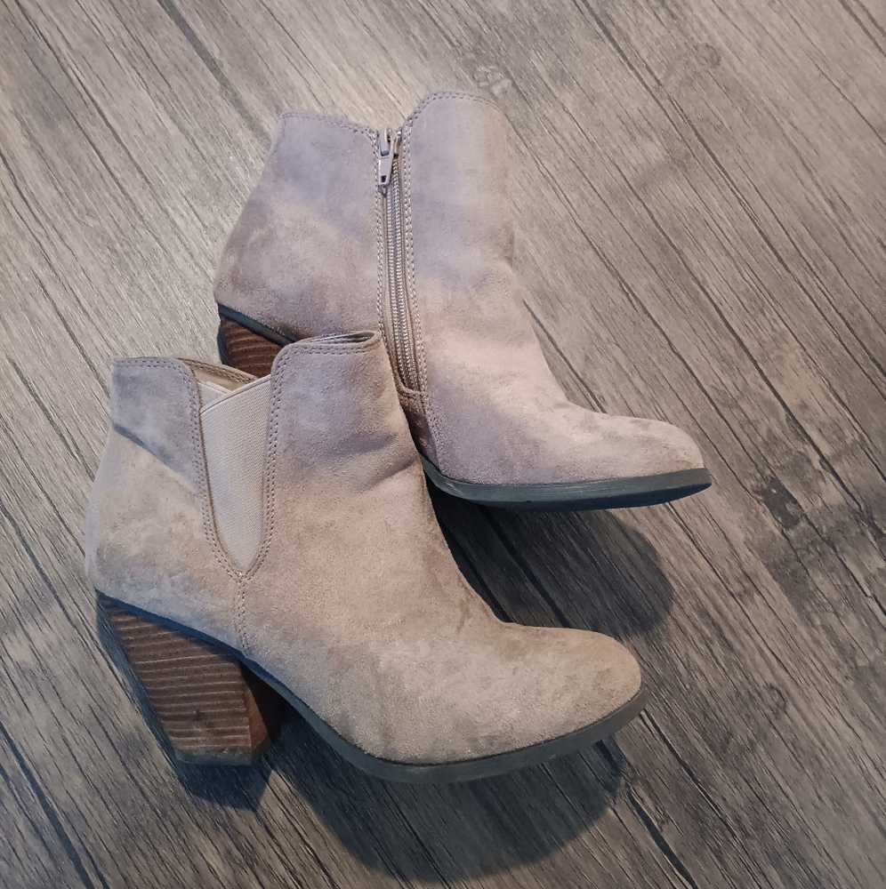Mix No 6 Taupe Booties Size 8